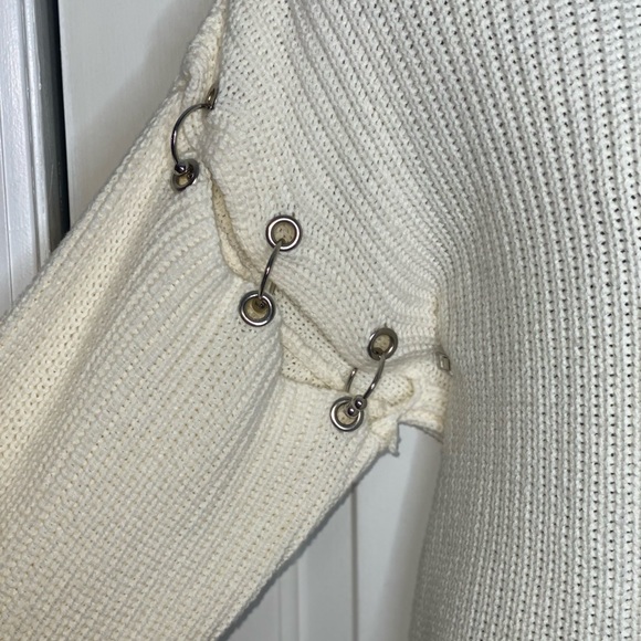 Plus Size Link Detail Sweater - Picture 4 of 4